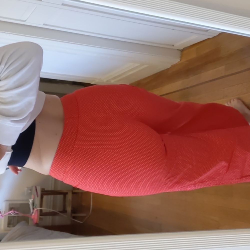 Red tailored cropped pants with tint polka dots. Cotton XS